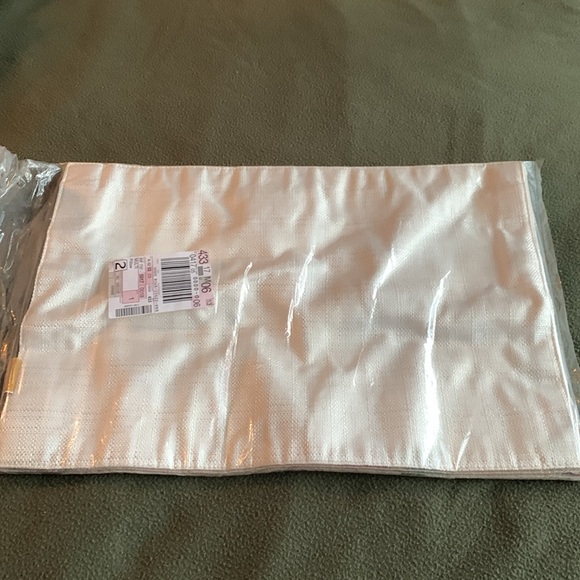 NWT set of 4 Harvest fall placemats. Used 1 time set of 4 placemats. - Picture 4 of 4